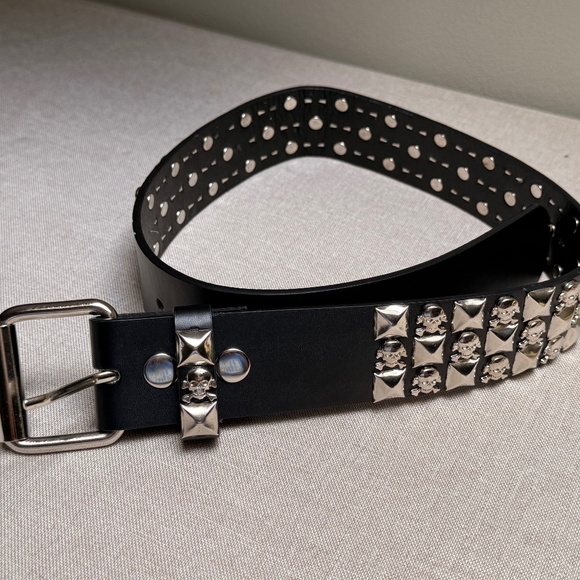 Hot Topic Skull Pirate Punk Studded Black Belt Size  XS - Picture 1 of 10